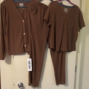 Muk Luks Women's Brown Ribbed Lounge Set